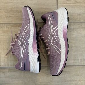 Asics Gel-Excite 9  Women’s running shoe,  size 8 purple